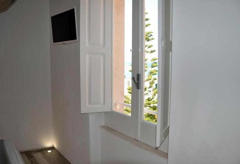 اتاق استاندارد با بالکن و چشمانداز دریا, Quintessenza Charme Rooms