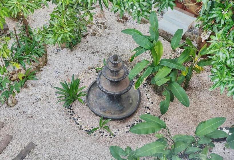 디럭스 룸 킹사이즈 침대, Sannyas Boutique