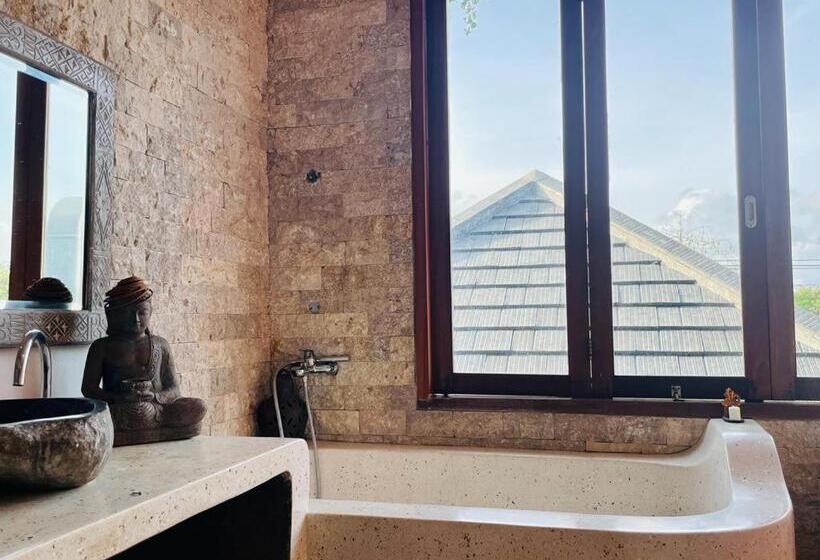 디럭스 스위트 킹 침대, Sannyas Boutique