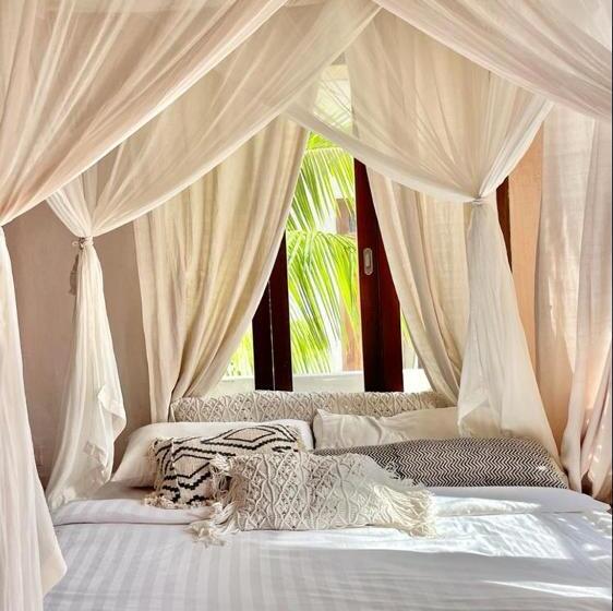 디럭스 스위트 킹 침대, Sannyas Boutique