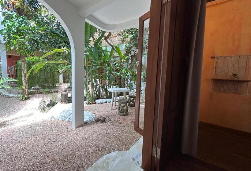 디럭스 룸, Sannyas Boutique