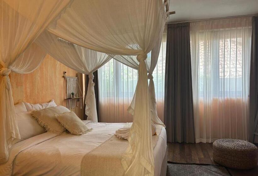 디럭스 룸, Sannyas Boutique