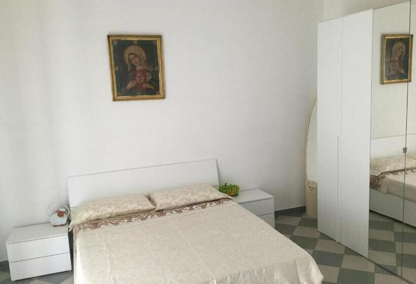 اتاق خانوادگی, B&b Dimora Boemondo