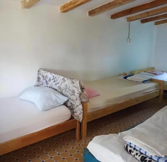 ルームシェアのワンベッド, Danube Delta Hostel Homestay & Camping
