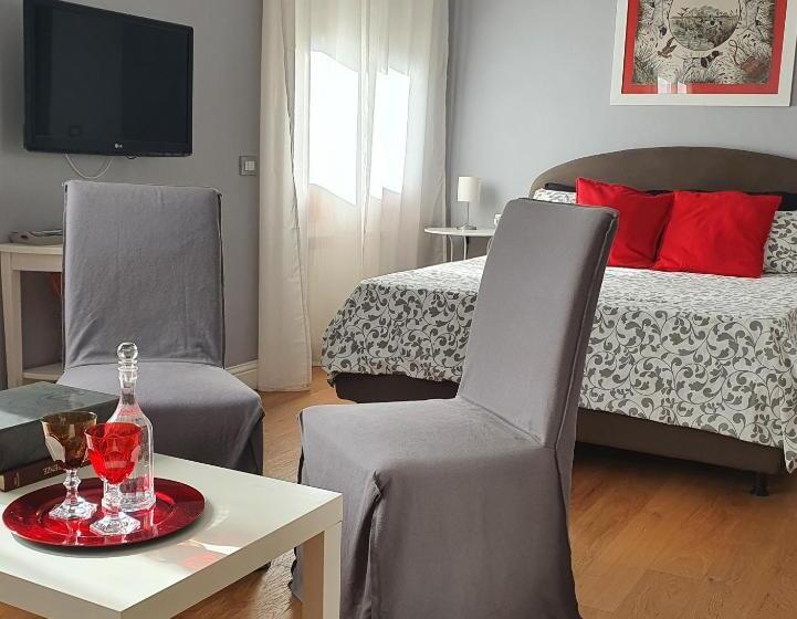 اتاق خانوادگی, Casa Rachele