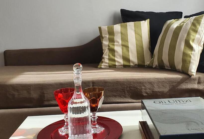 اتاق خانوادگی, Casa Rachele