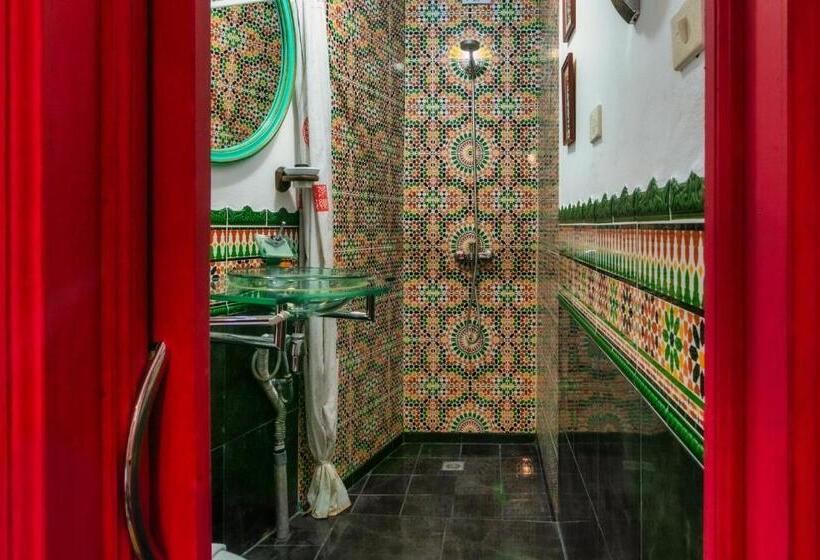 غرفة قياسية, Ryad A&b Sarai