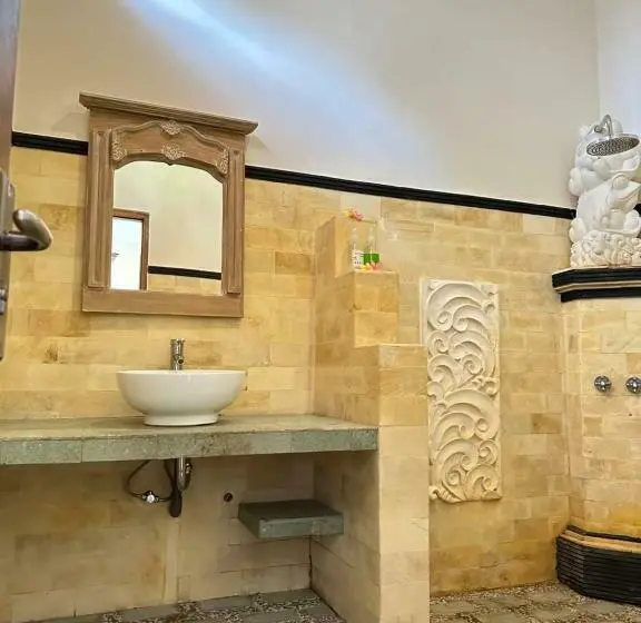 Deluxe Kolmen Hengen Huone Merinäkymä, Sanshikirana House Lovina