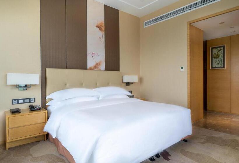 חדר קלאב, Expo Center