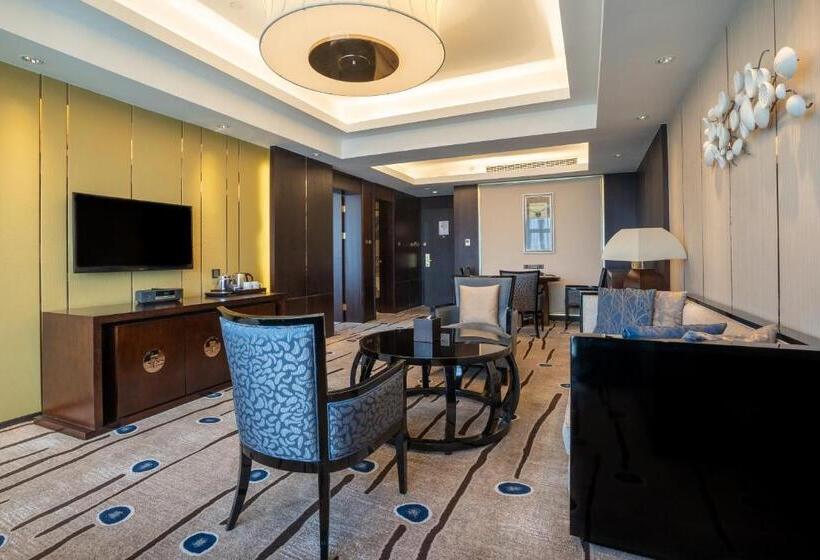 סוויטת סופריור, Expo Center