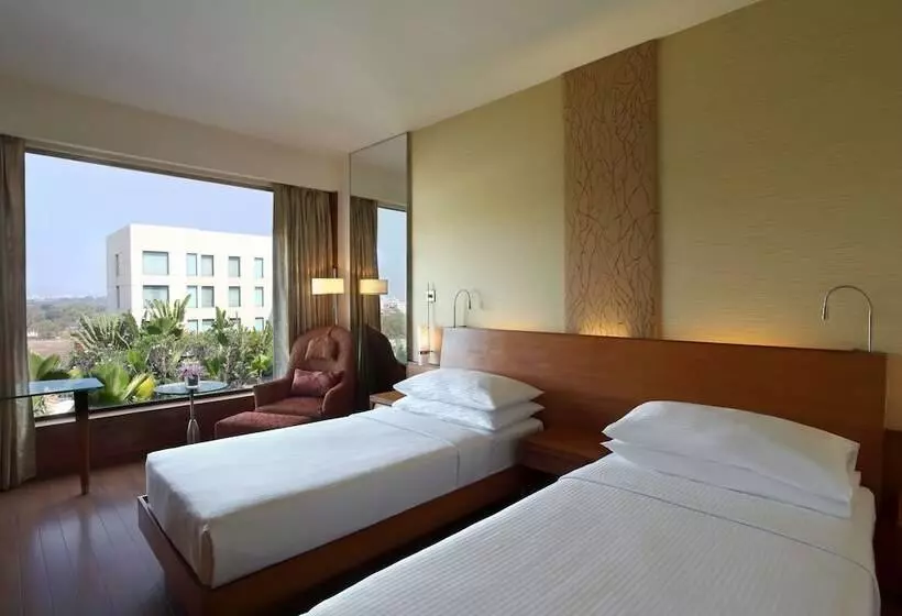 プールビュースタンダードルーム, Hyatt Pune