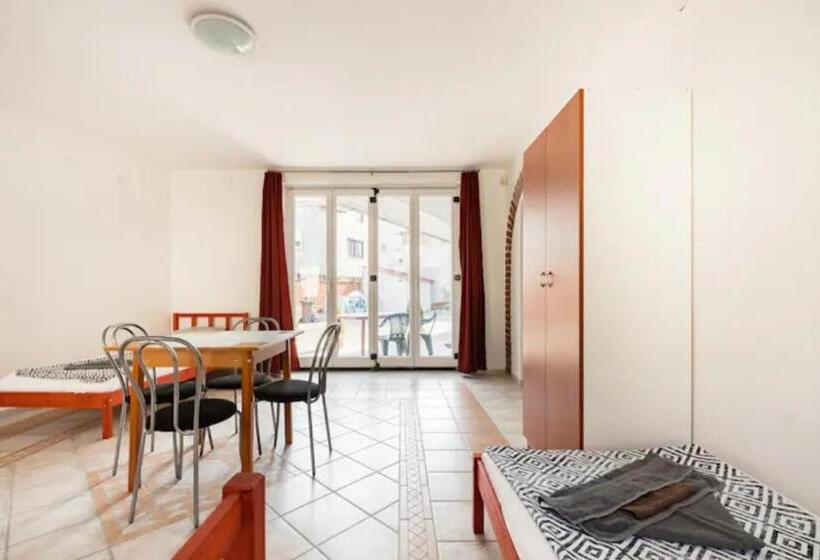 스탠다드 4인용 룸 공용 욕실, Azure House