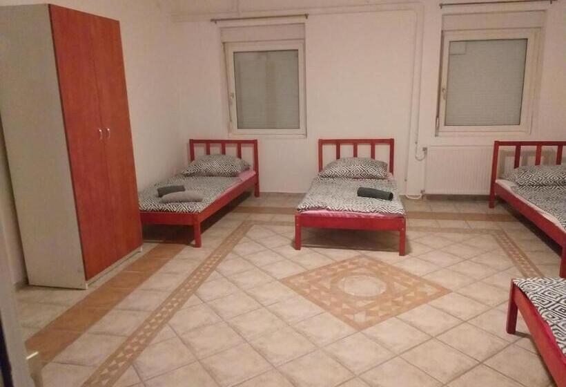 스탠다드 4인용 룸 공용 욕실, Azure House