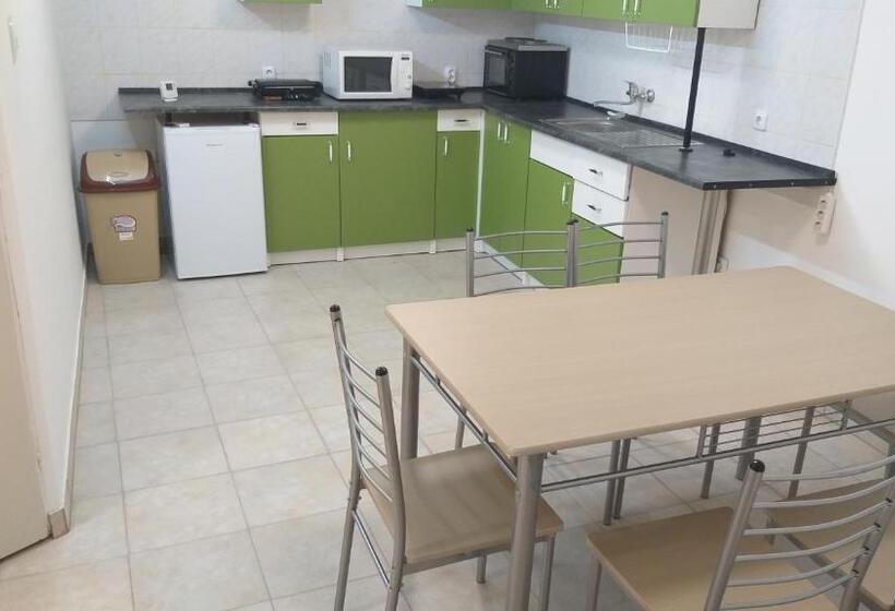 침실 2개 아파트, Azure House