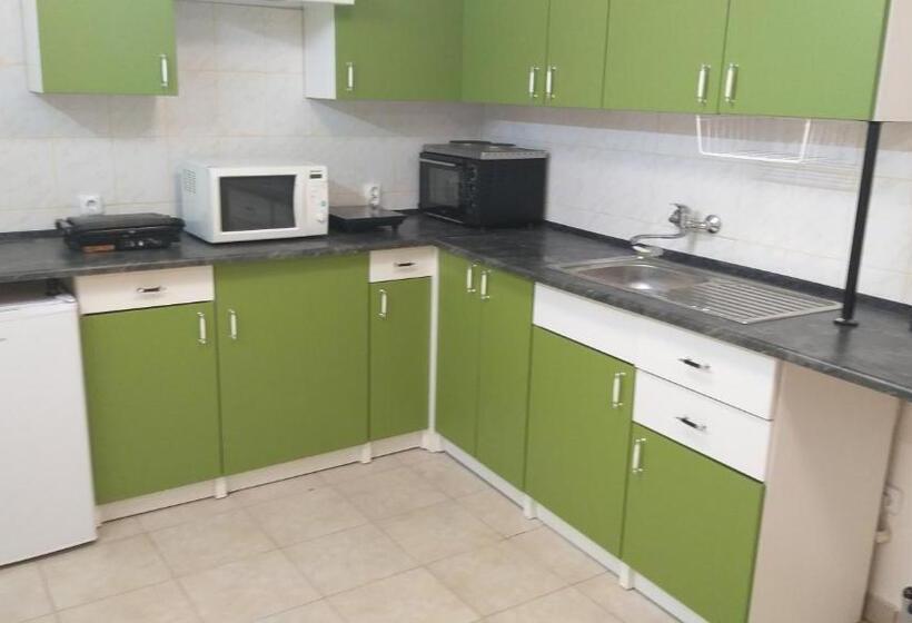 침실 2개 아파트, Azure House