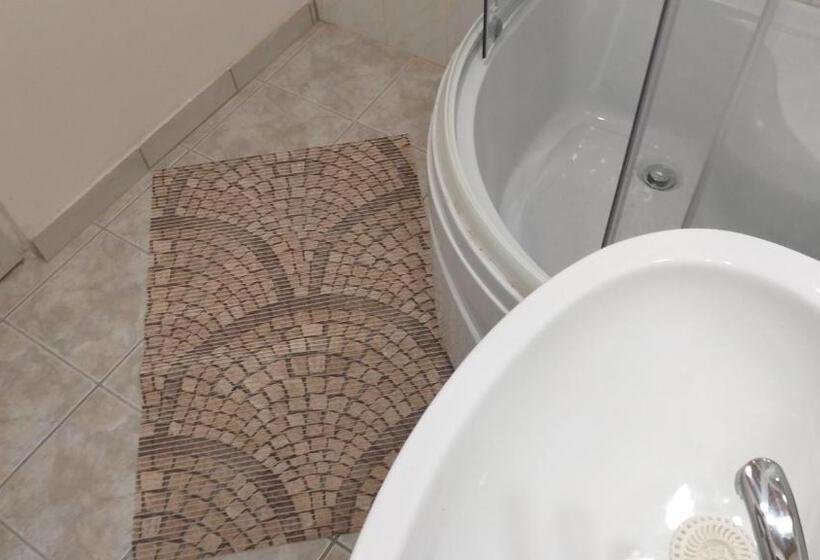 침실 2개 아파트, Azure House