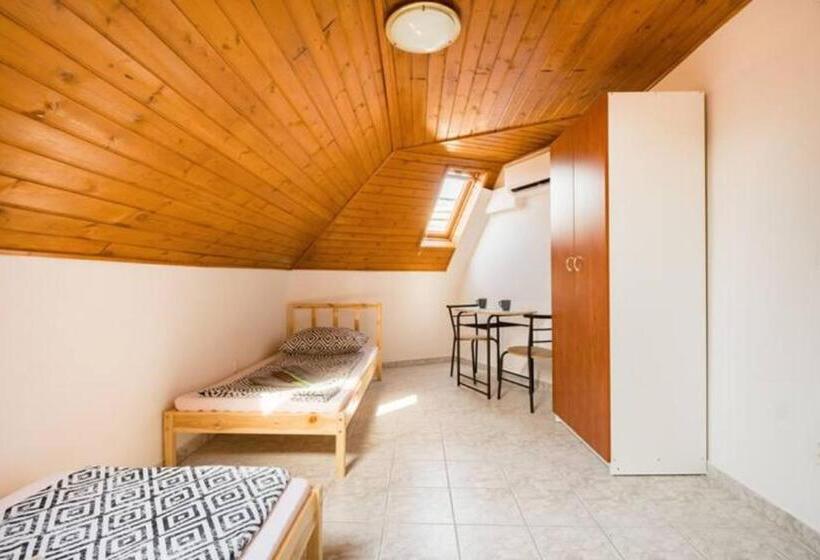 Номер Стандарт Совместная Ванная, Azure House