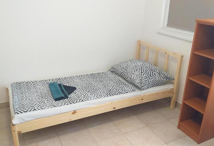 침실 2개 아파트, Azure House