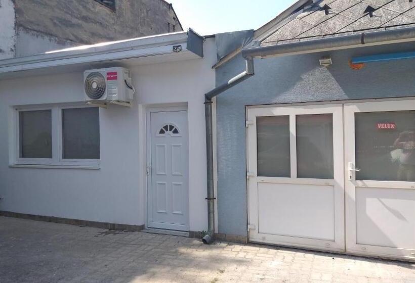 침실 2개 아파트, Azure House