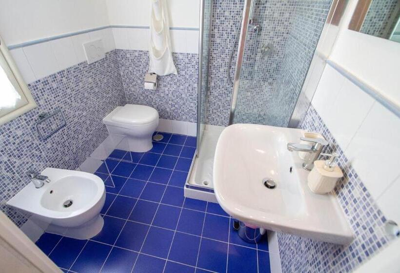 اتاق استاندارد با چشم‌انداز باغ, B&b L Orizzonte