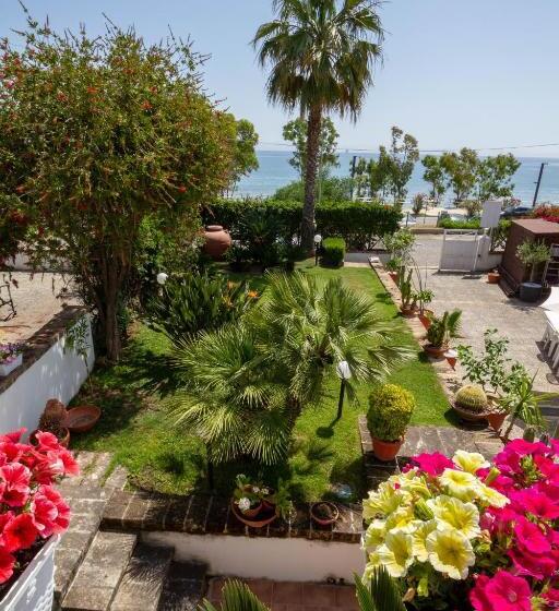 اتاق استاندارد با چشم‌انداز باغ, B&b L Orizzonte