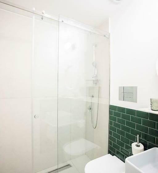 اتاق لوکس, Bb Casamatta