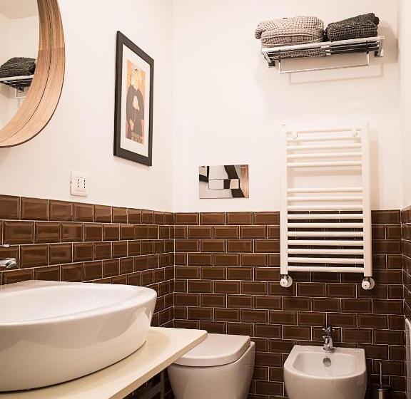 اتاق لوکس, Bb Casamatta