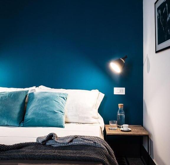 اتاق لوکس, Bb Casamatta