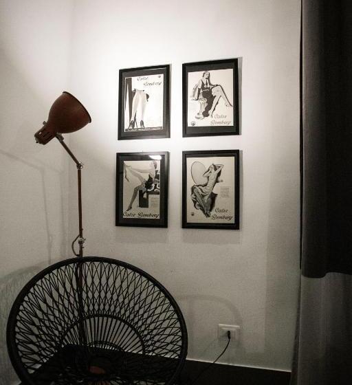 اتاق لوکس, Bb Casamatta