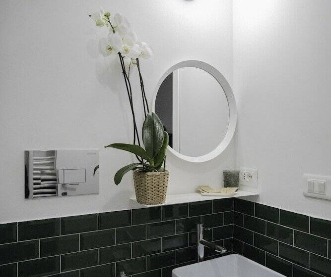 اتاق لوکس, Bb Casamatta