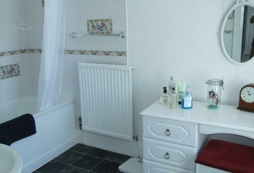 חדר סטנדרט עם מיטת קינג, Bluebells Guest House