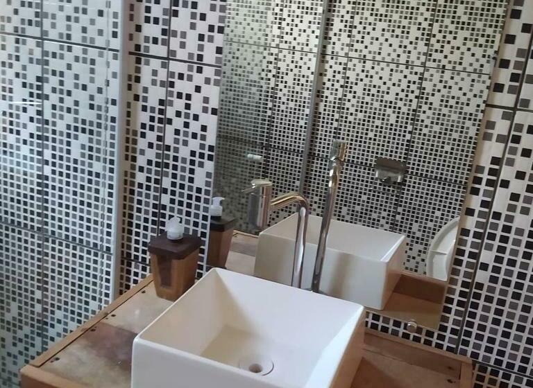 کلبه ییلاقی, Chalés E Camping Do Robinho 1