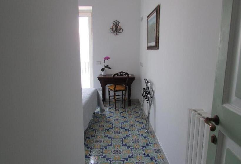 オーシャンビュースタンダードルームバルコニー付き, Domus Claudia