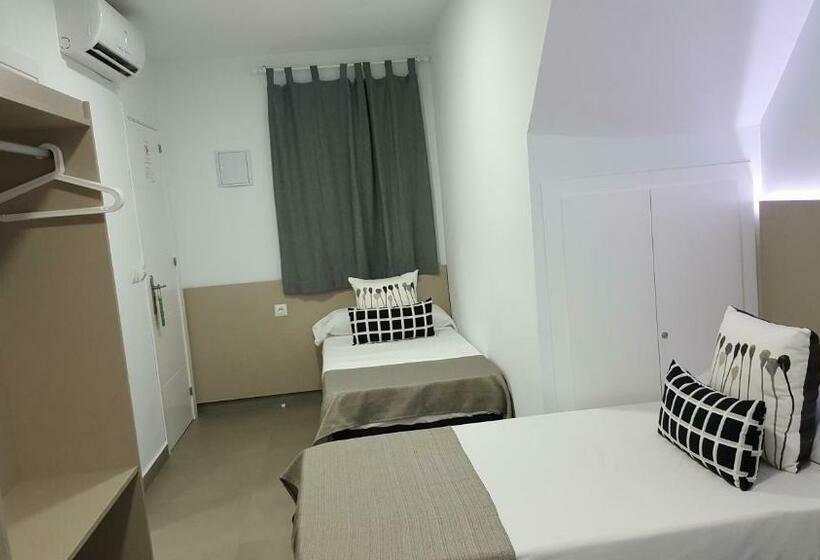 Habitación Cuádruple Estándar, Pensión Mastil 16