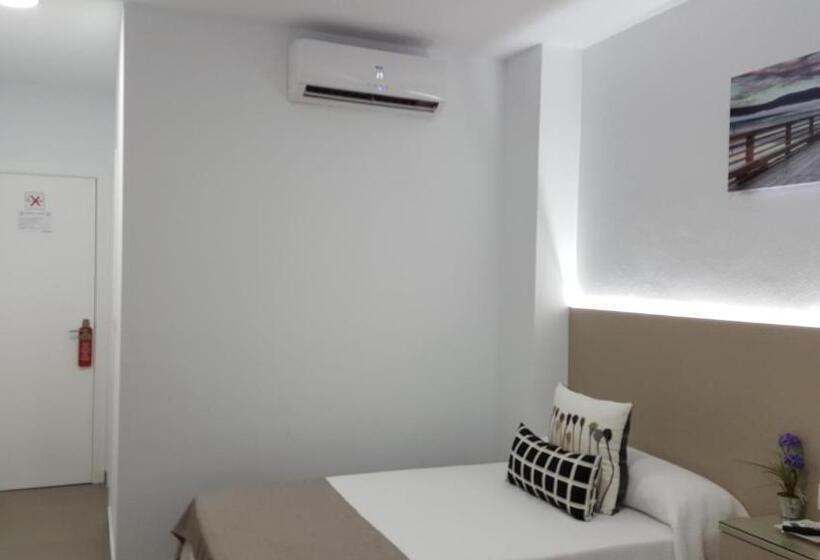 Habitación Triple Estándar, Pensión Mastil 16