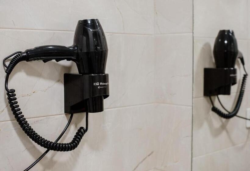 Habitación Triple Estándar, Pensión Mastil 16