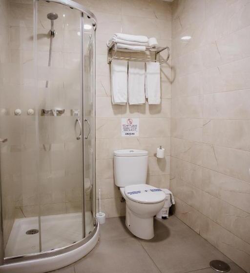 Habitación Triple Estándar, Pensión Mastil 16