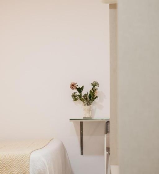 Habitación Triple Estándar con Balcón, Pensión Mastil 16