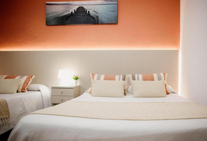 Habitación Triple Estándar con Balcón, Pensión Mastil 16