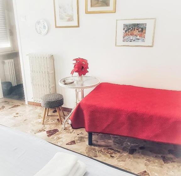 标准三人间内部客房, ççç Matera Short Term Rooms ççç