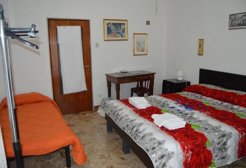 标准三人间内部客房, ççç Matera Short Term Rooms ççç