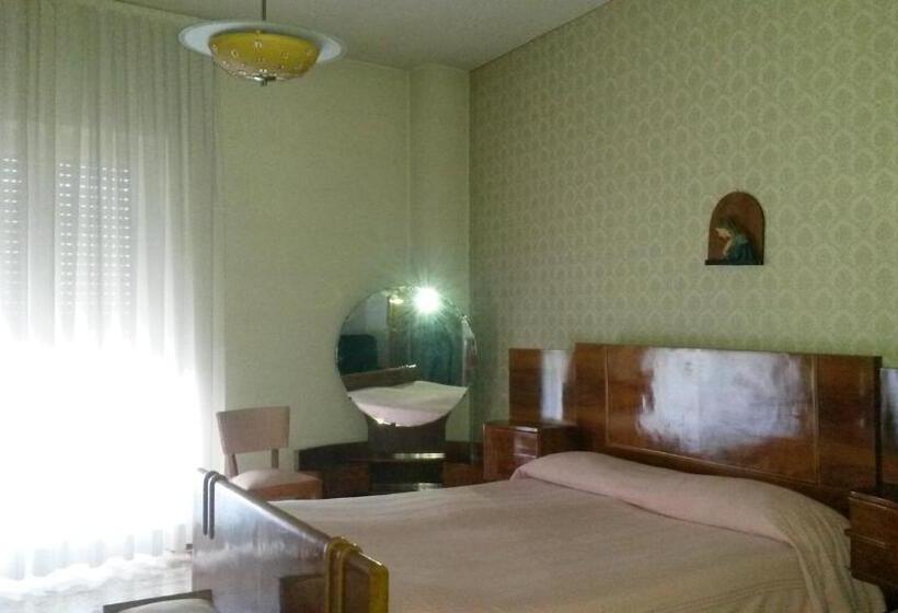 标准三人间外部浴室, ççç Matera Short Term Rooms ççç