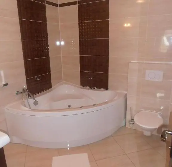 2 Bedroom Suite with Balcony, Penzión Hučava