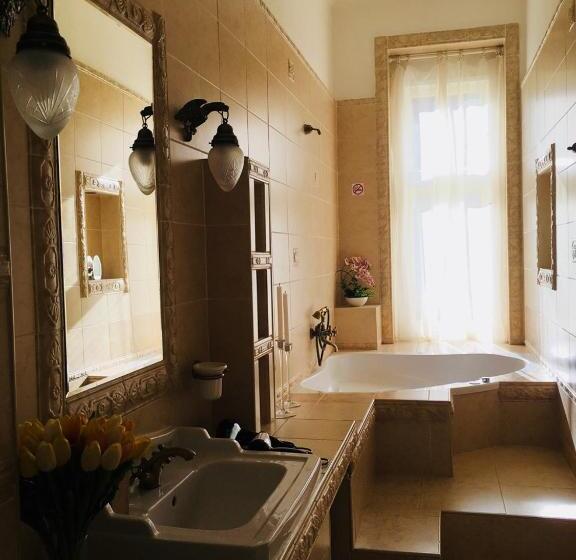 اتاق لوکس, Prague Palace   Wenceslas Square