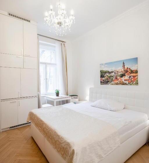 اتاق لوکس, Prague Palace   Wenceslas Square