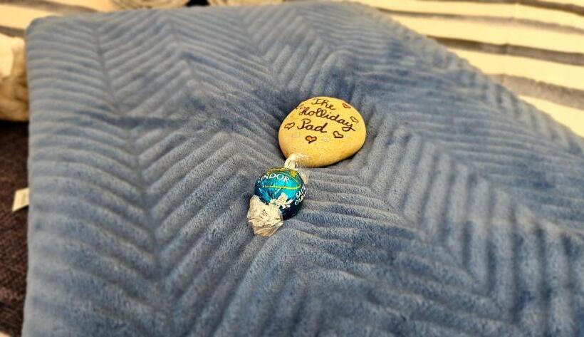 חדר דלוקס, The Holliday Pad