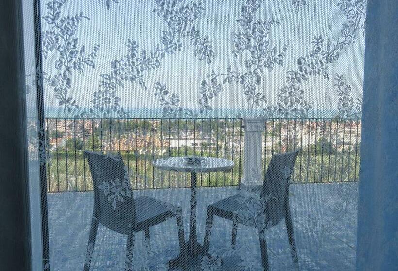 オーシャンビュースタンダードルーム, B&b Villamarea