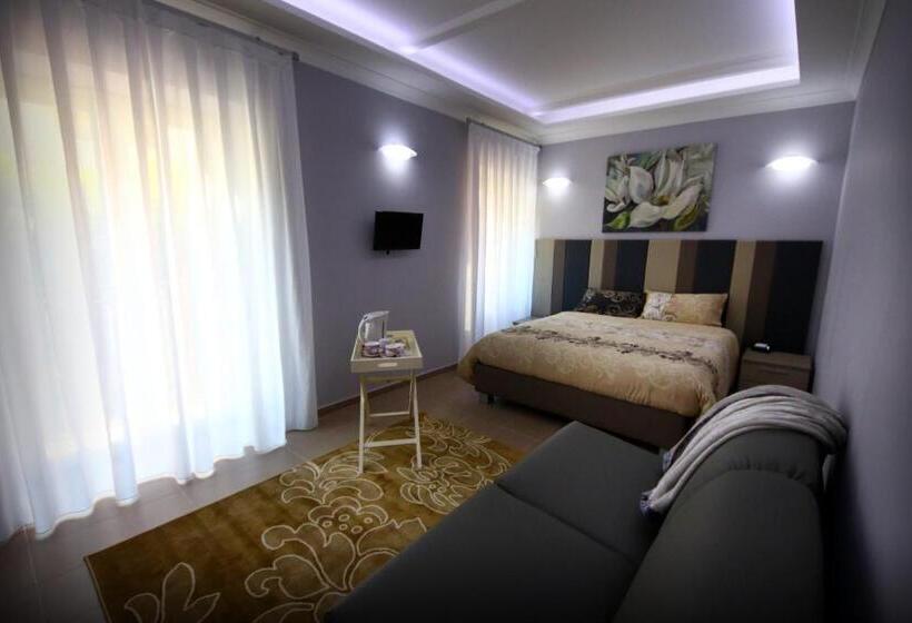 اتاق استاندارد سه نفره, La Corte Del Geco