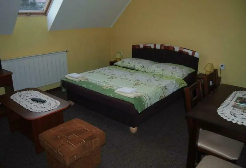Deluxe Neljän Hengen Huone, Penzión U Nás