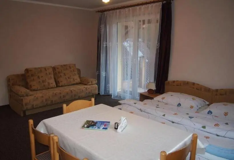 Standard Kolmen Hengen Huone Parveke, Penzión U Nás